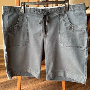 Lee Comfortband Bermuda Navy Shorts in size 20W! Comfortable and pockets!